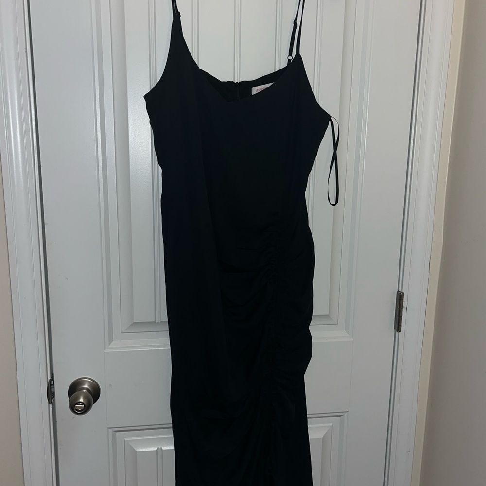 Shoedazzle black dress with hemmed side and slit. XL